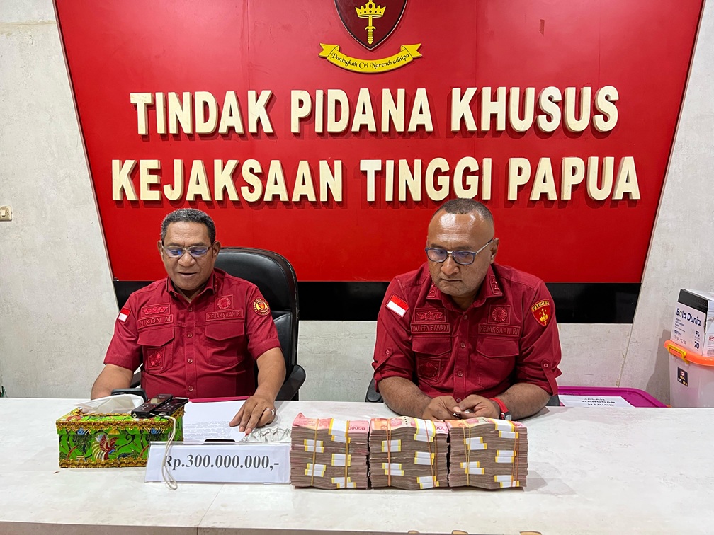 Kejaksaan Tinggi Papua saat menggelar jumpa pers kasus dugaan korupsi pembangunan Aero Sport SP Mimika