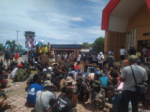 Mahasiswa Puncak Gelar Demo Minta Usut Tuntas Kematian Tarina Murib