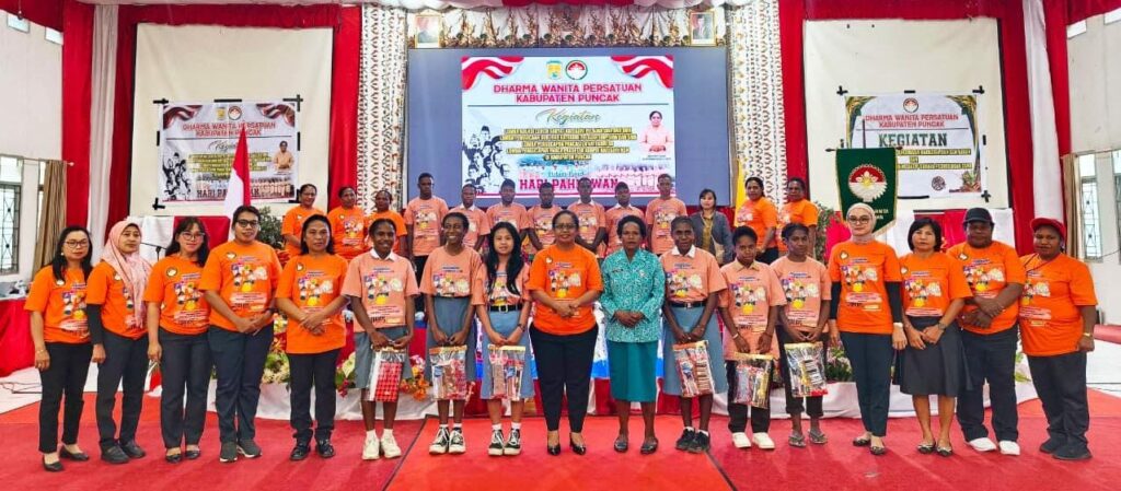 DWP Kabupaten Puncak saat berfoto bersama usai kegiatan lomba di Hari Pahlawan