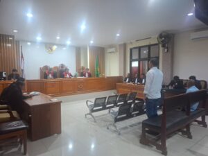 Terdakwa Yohanes Paulus Kunala alias Chang saat mendengarkan vonis hakim untuk dirinya