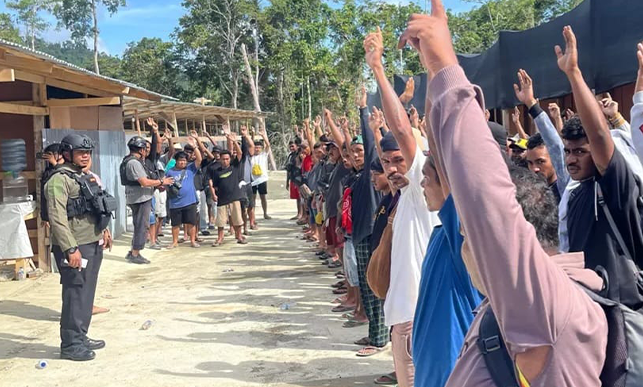 Ratusan Pekerja PT Kristalin Dievakuasi Pasca Penyerangan KKB di Musairo Makimi