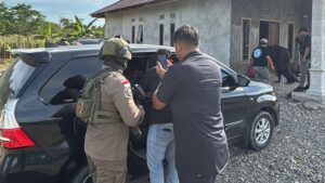 Tim gabungan Satgas Operasi Damai Cartenz 2026 mengamankan seorang pria yang diduga terlibat dalam penyebaran propaganda dan provokasi melalui medsos