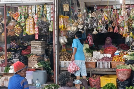 Harga Bapok di Pasar Central Kalibobo Nabire Mengalami Kenaikan Pasca Lebaran