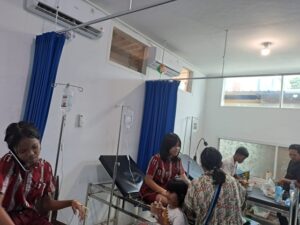 Siswa SD di Nabire diduga keracunan makanan