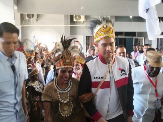 Bro Isaias Douw Janji Menangkan PSI di Papua Tengah pada Pemilu 2029